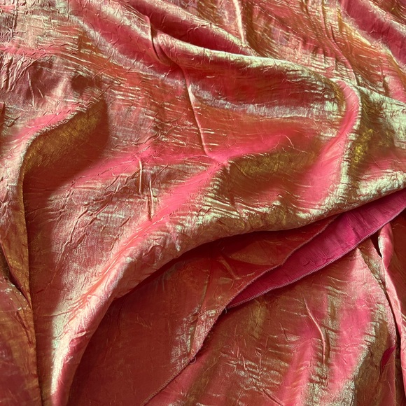 TABLE CLOTH beautiful 12’ round. - Picture 2 of 4